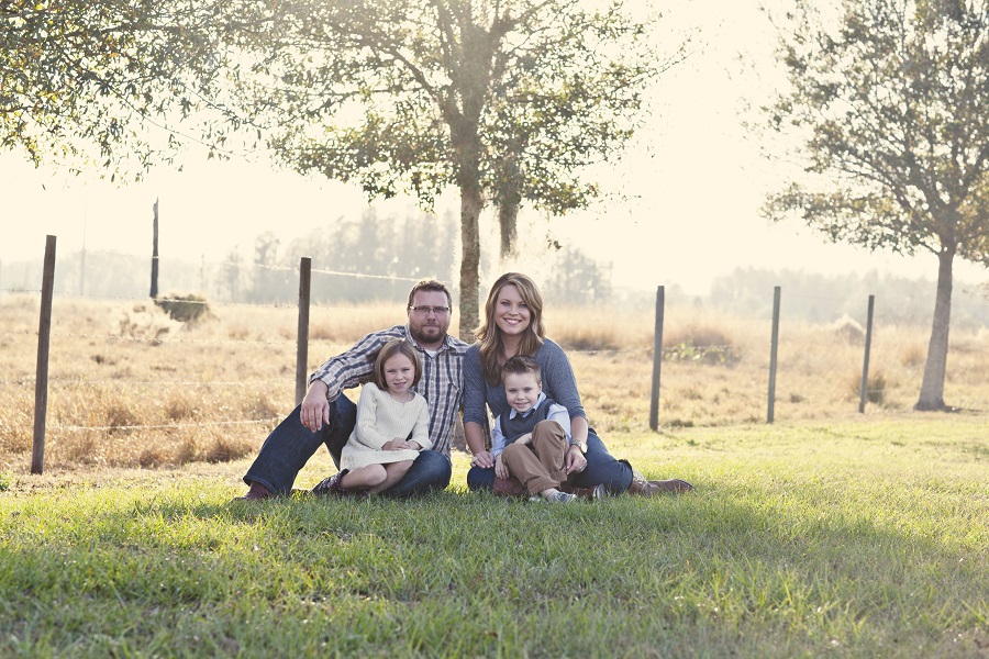 wesley-chapel-artist-takes-family-photograph